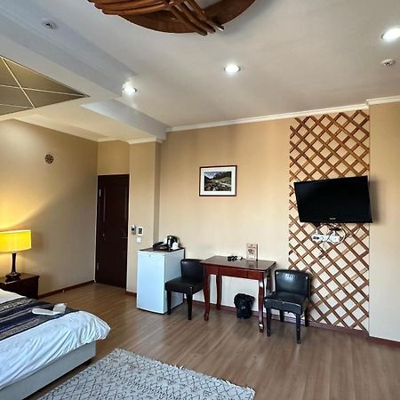 Tian-Shan Hotel Bisjkek Eksteriør bilde