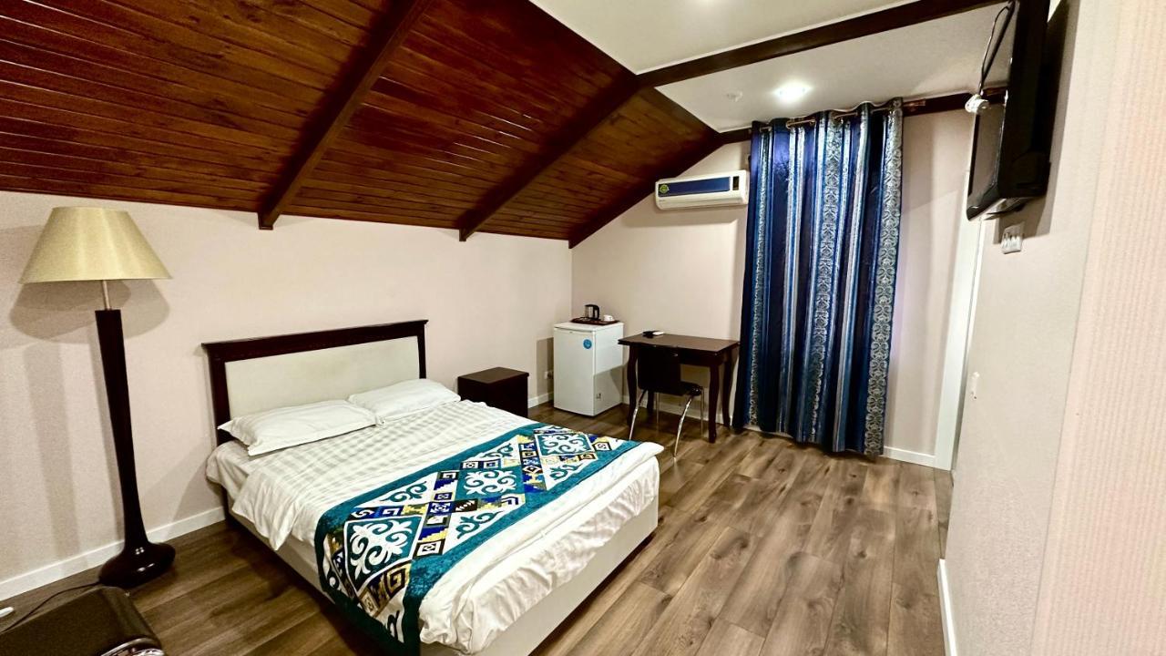 Tian-Shan Hotel Bisjkek Eksteriør bilde