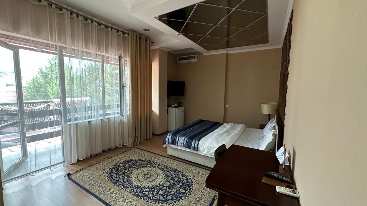 Tian-Shan Hotel Bisjkek Eksteriør bilde