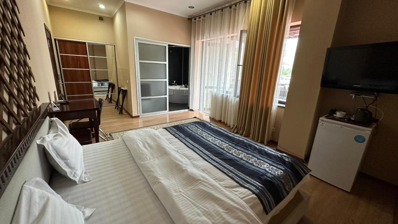 Tian-Shan Hotel Bisjkek Eksteriør bilde