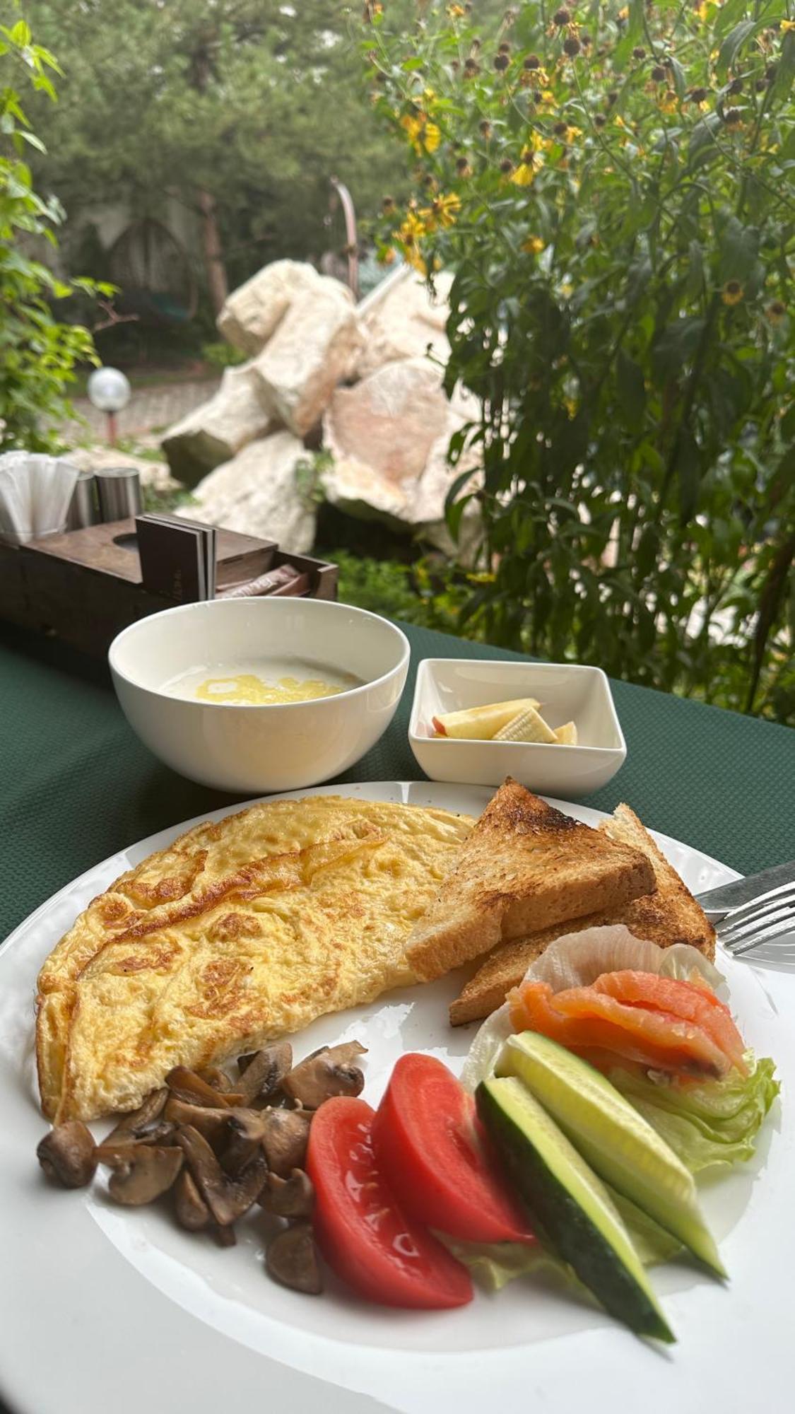 Tian-Shan Hotel Bisjkek Eksteriør bilde