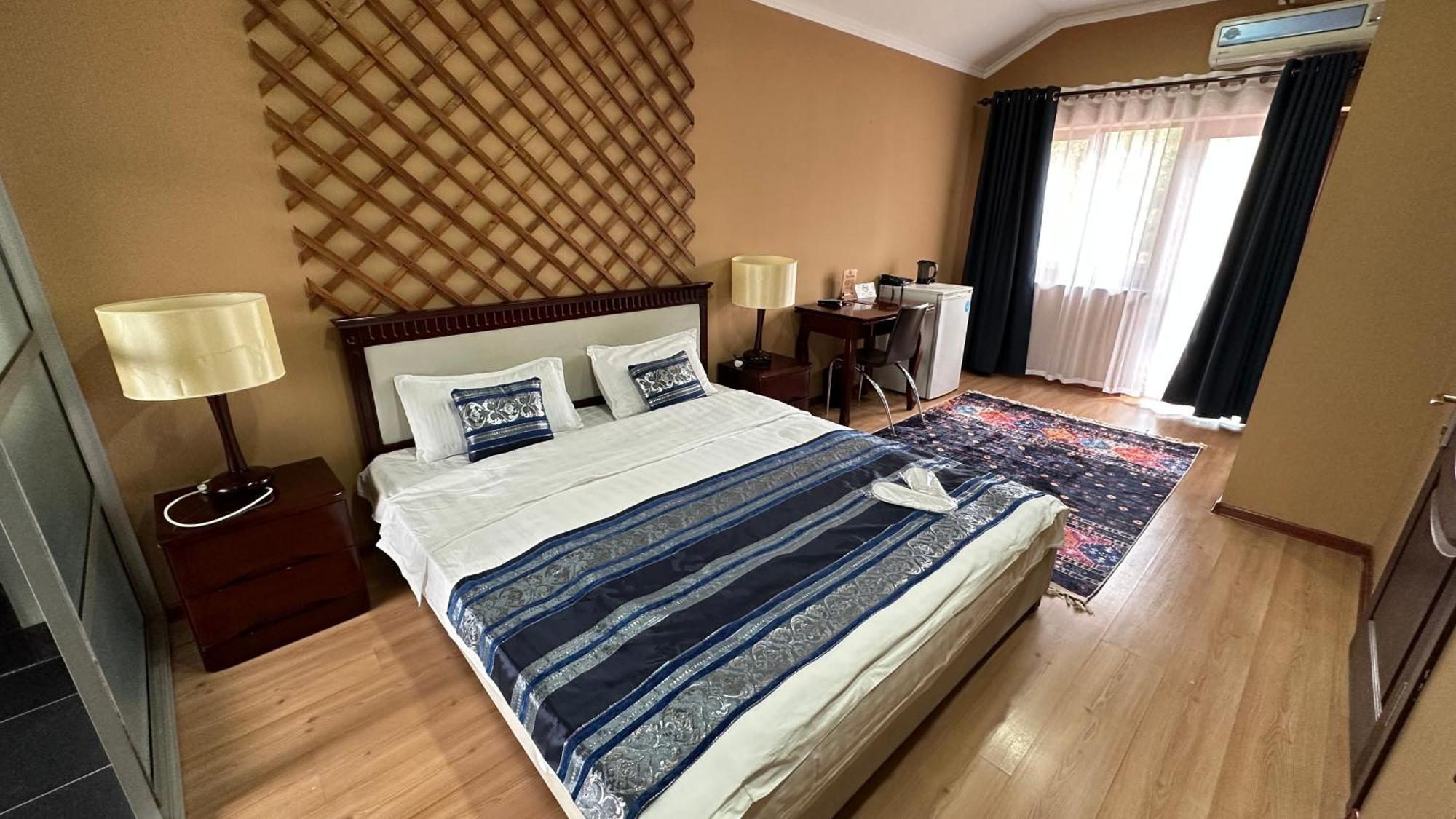 Tian-Shan Hotel Bisjkek Eksteriør bilde