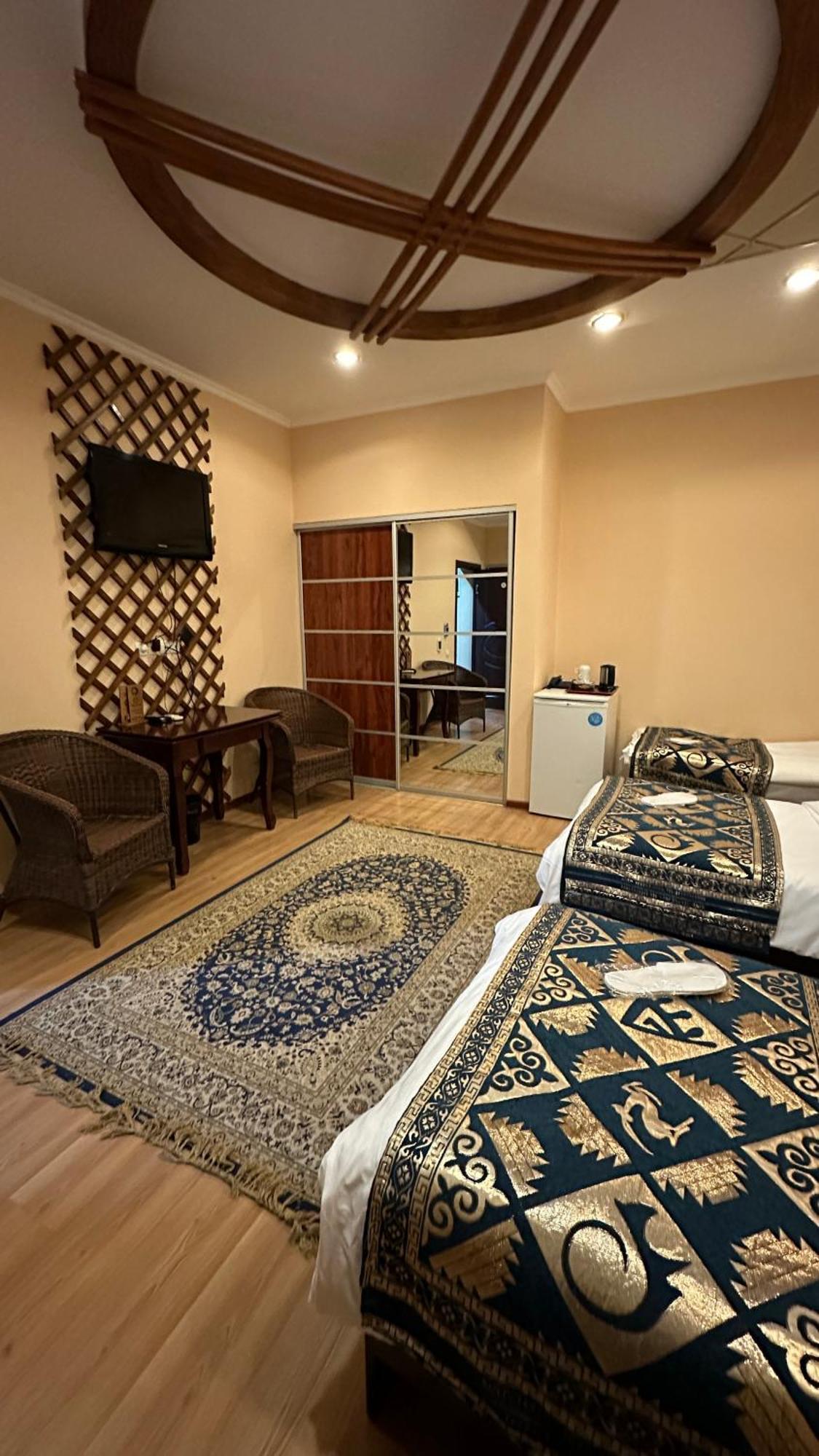 Tian-Shan Hotel Bisjkek Eksteriør bilde