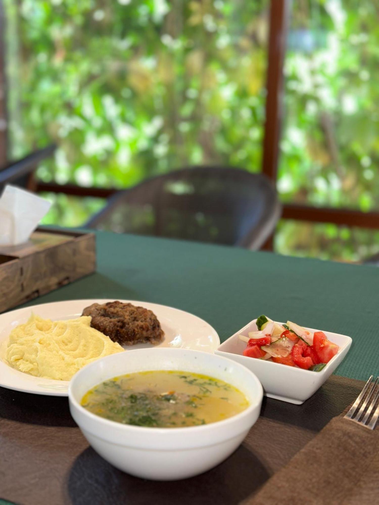 Tian-Shan Hotel Bisjkek Eksteriør bilde